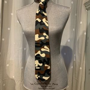 Camo tie